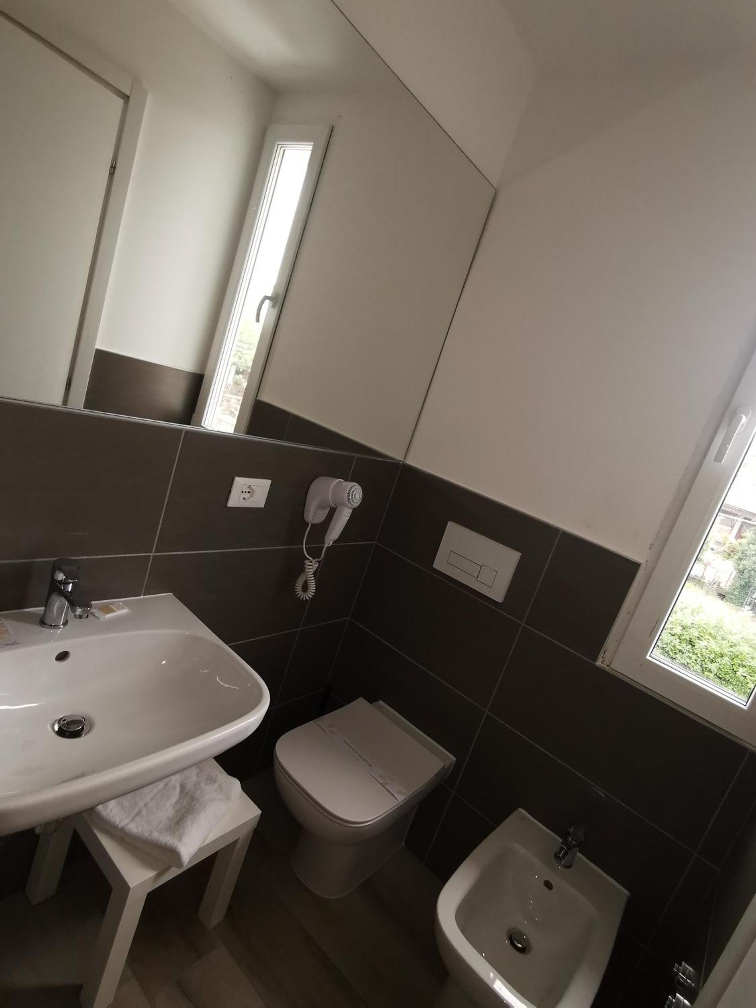 Hotel Sonia Trieste Luaran gambar